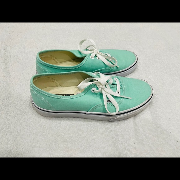 Vans - Picture 3 of 4